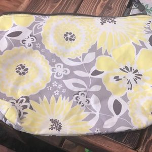 Thirty-One Make-up pouch